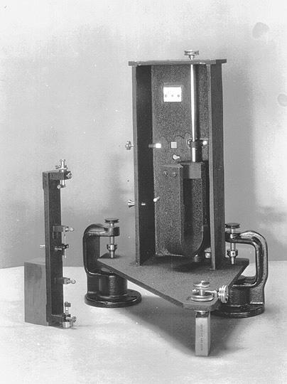 Wood-Anderson Torsion Seismometer